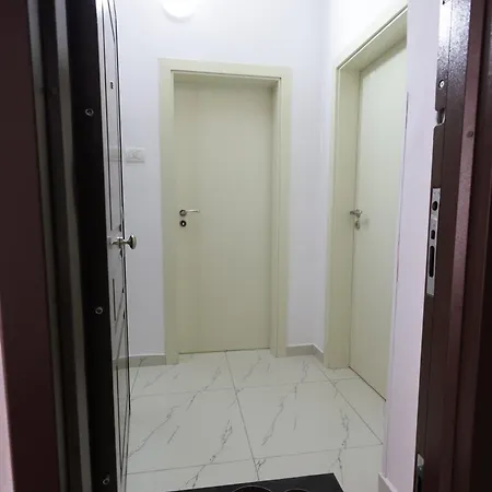 Nevi Apartman *